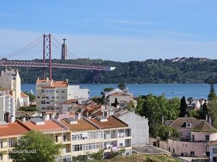 Apartamento totalmente remodelado. Em zona privilegiada, Ajuda.