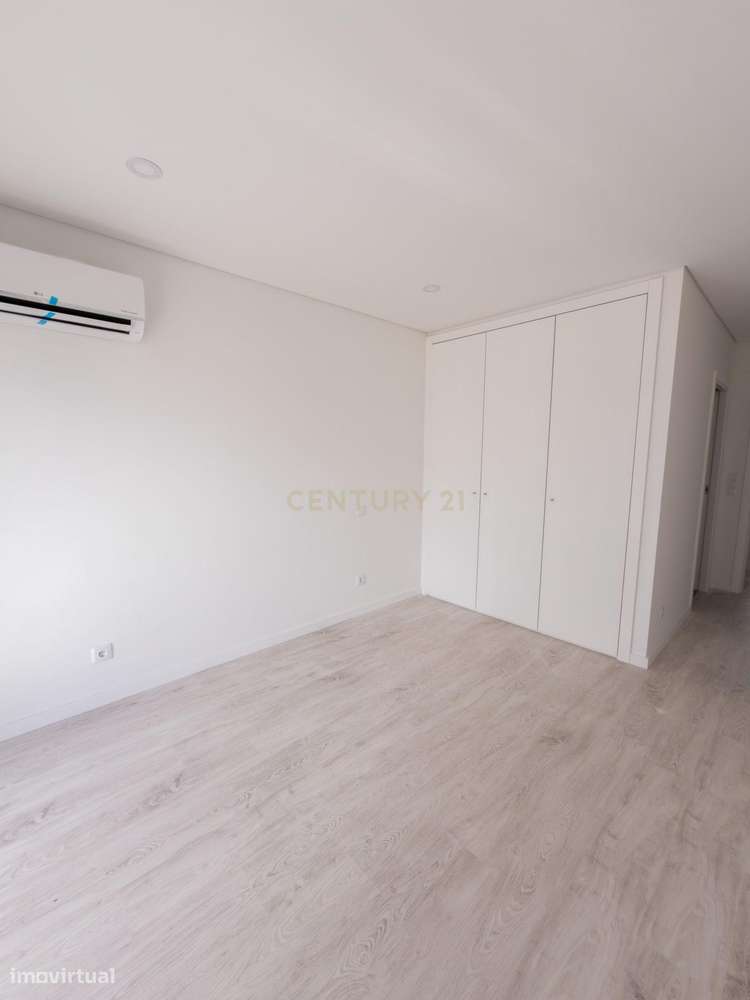 T2 e T3 COM TERRAÇOS, CHURRASQUEIRA  E JARDIM EM CONDOMINIO PRIVADO-8