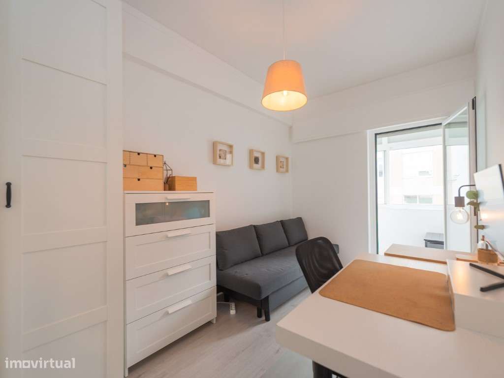 T2 Remodelado Centro de Linda-a-Velha-15