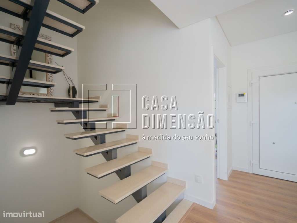 Moradia de tipologia T4+2 na melhor zona da Sobreda, com Piscina, G...-39