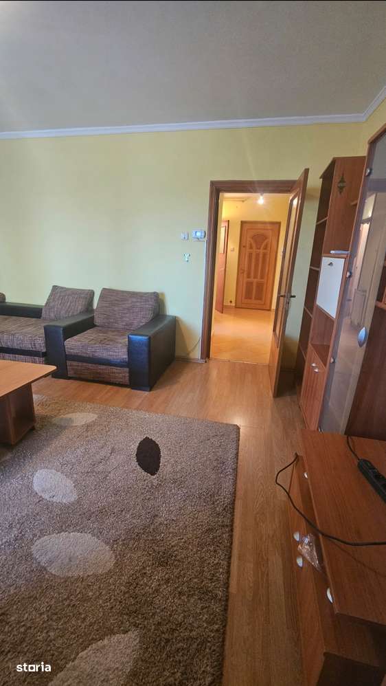 Inchiriez apartament 3 camere decomandat semicentral - Imagine principală: 4/10