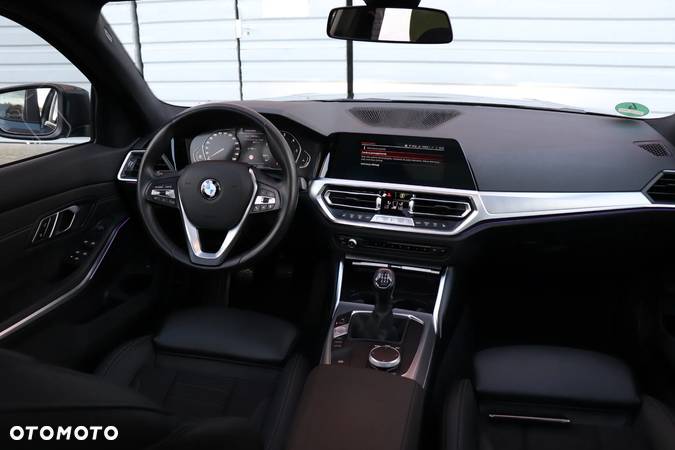 BMW Seria 3 318d Sport Line - 5