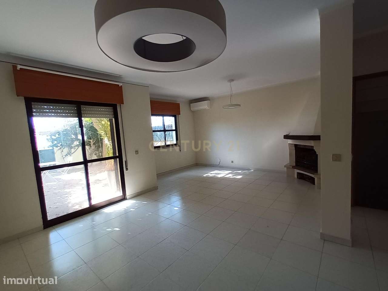 Simpática Moradia em Banda  em Caxias, Oeiras, com Vista Mar - Entrada - Grande imagem: 4/29