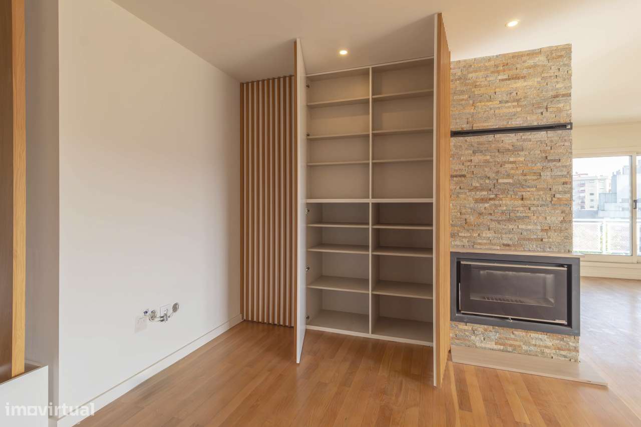 Apartamento T3, excelentes áreas 240m2 + garagem 31m2 + arrumos 4m2-6
