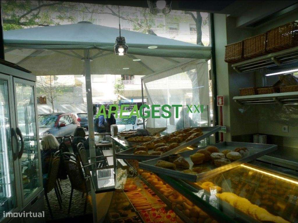Loja para venda com rendimento, em São Sebastião, Lisboa-5