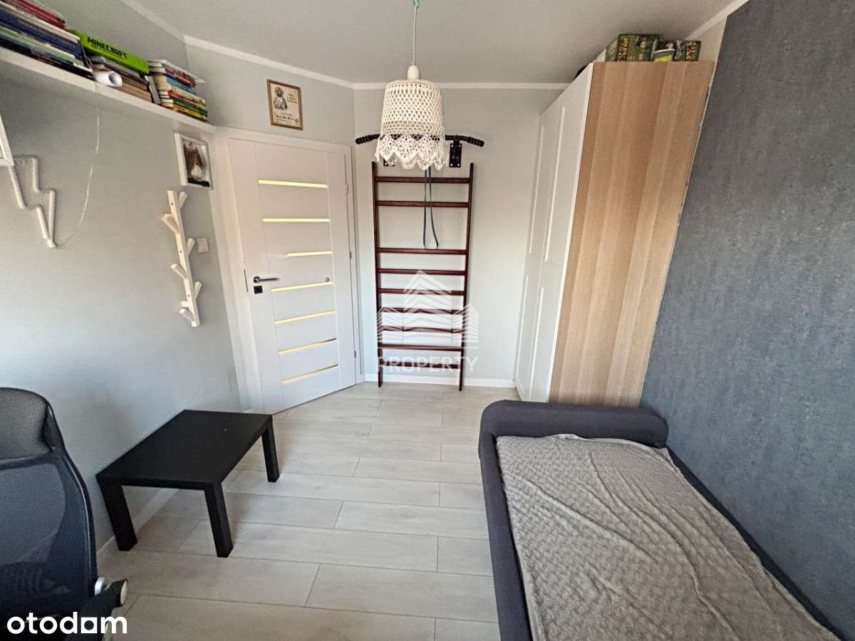 Teren ogrodzony,dwa m.postojowe,dwupoziomowe-15