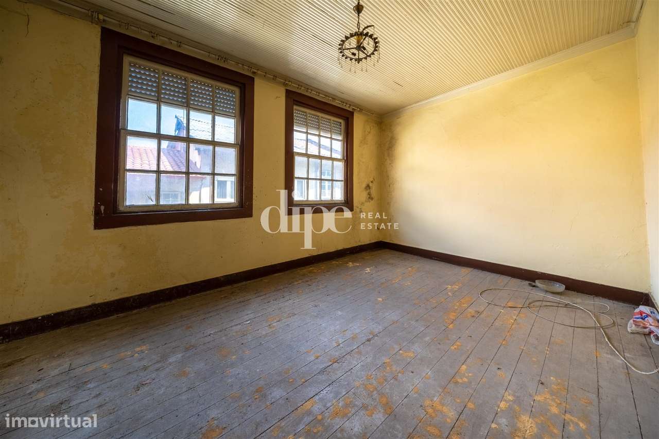 Prédio para restauro no centro de Guimarães - Grande imagem: 3/7