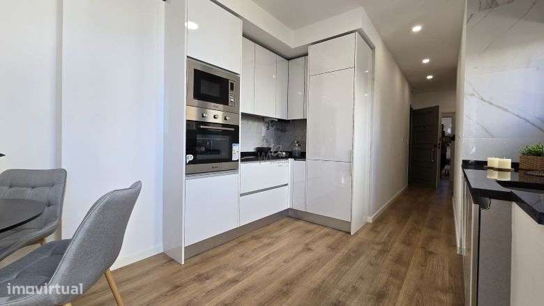 &#127991;&#65039;Apartamento T3 Remodelado em Benfica – Moderno e Cent-5