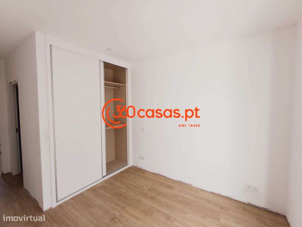 Apartamento T2 com garagem em Almancil-7