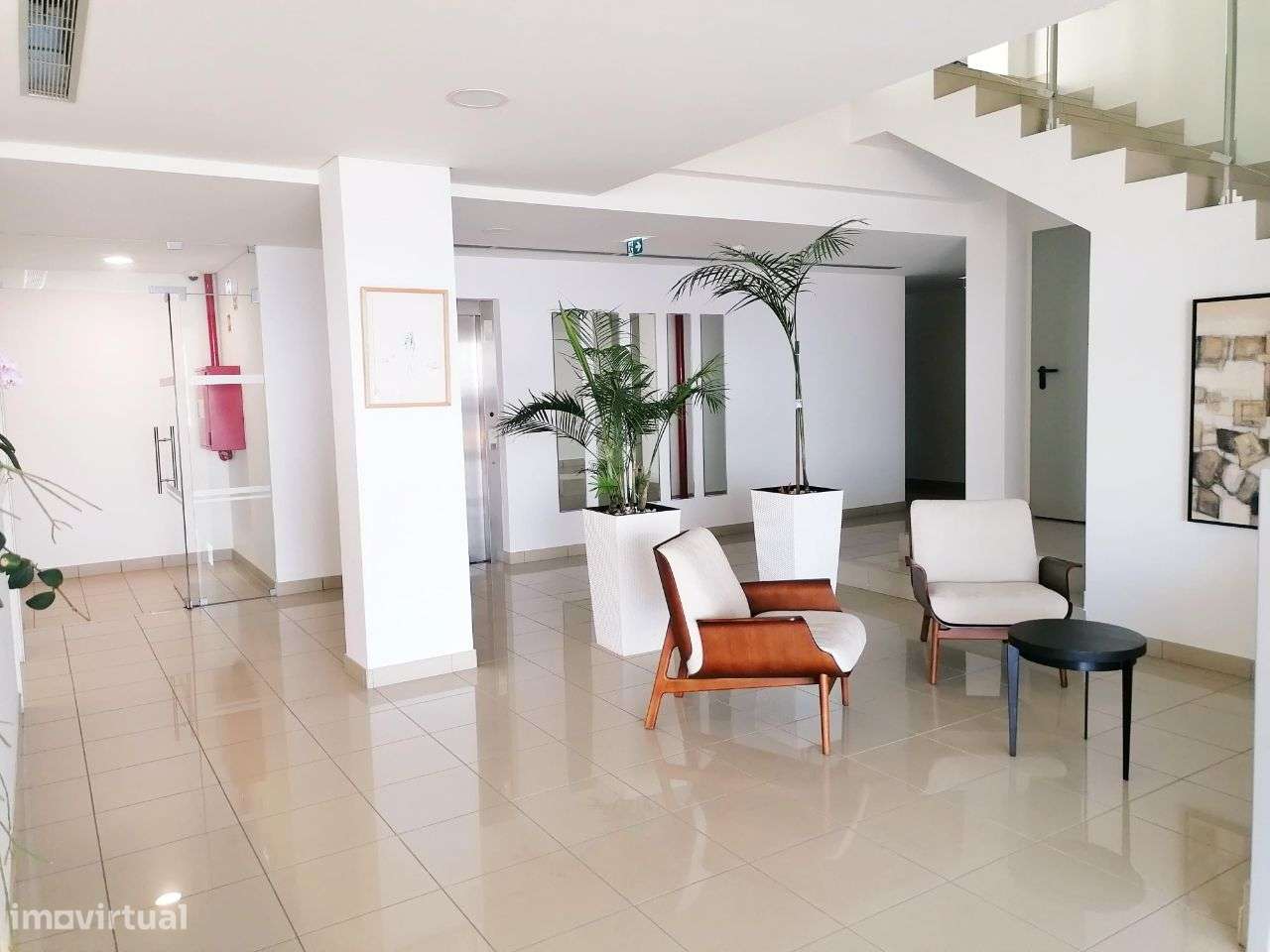 Apartamento T0+1 varanda vista deslumbrante mar Sesimbra-14