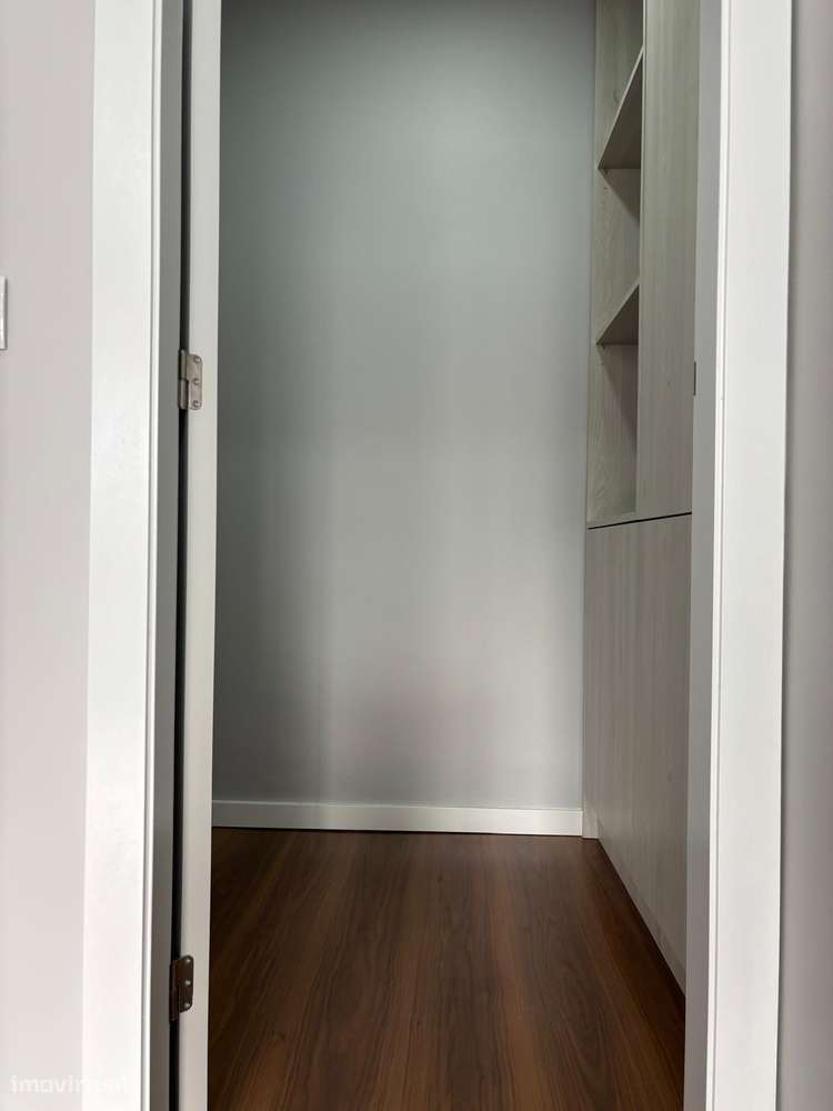 Apartamento T2 Totalmente Renovado com Pequeno Quintal - Bonfim-12