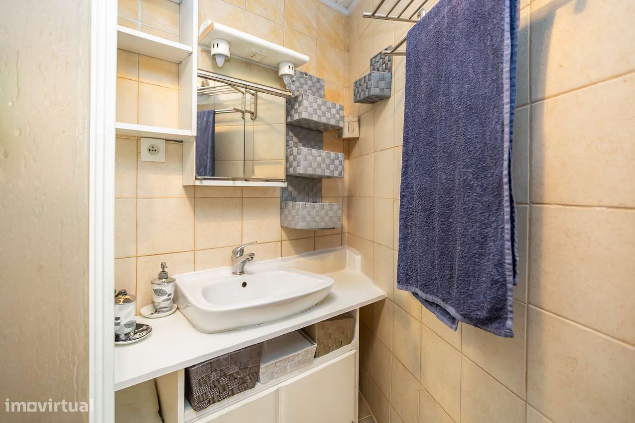 Moradia Geminada com Jardim, Cave e Garagem.-12