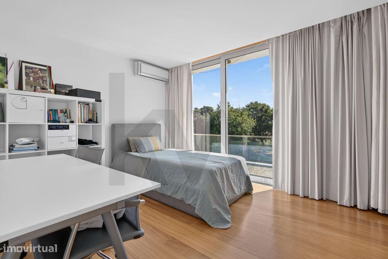 Moradia T5 de Luxo com Piscina e Lote de 2.773 m2-37