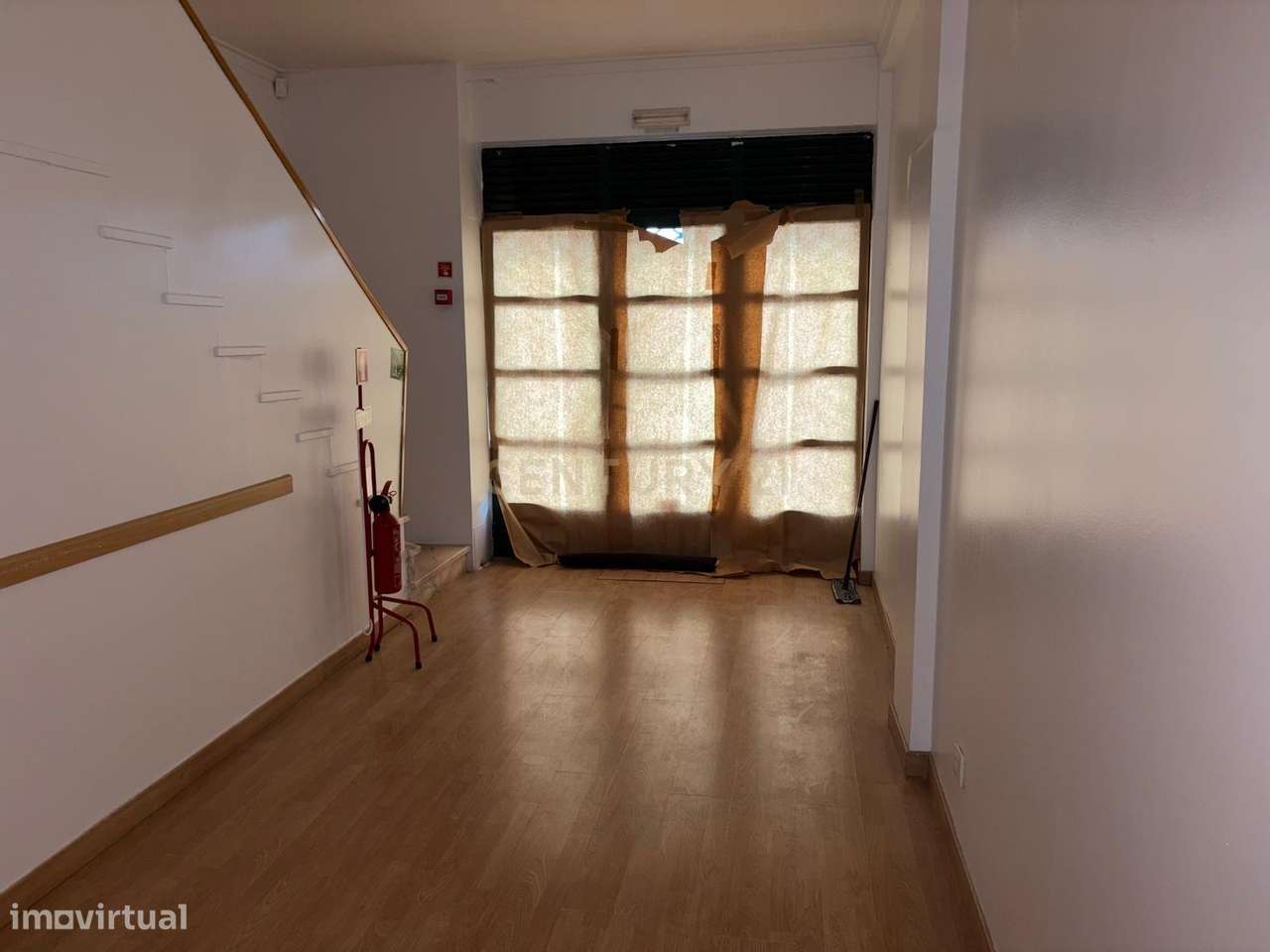 Loja para arrendamento com 2 pisos na rua Rui Furtado, Charneca da Cap - Grande imagem: 5/17