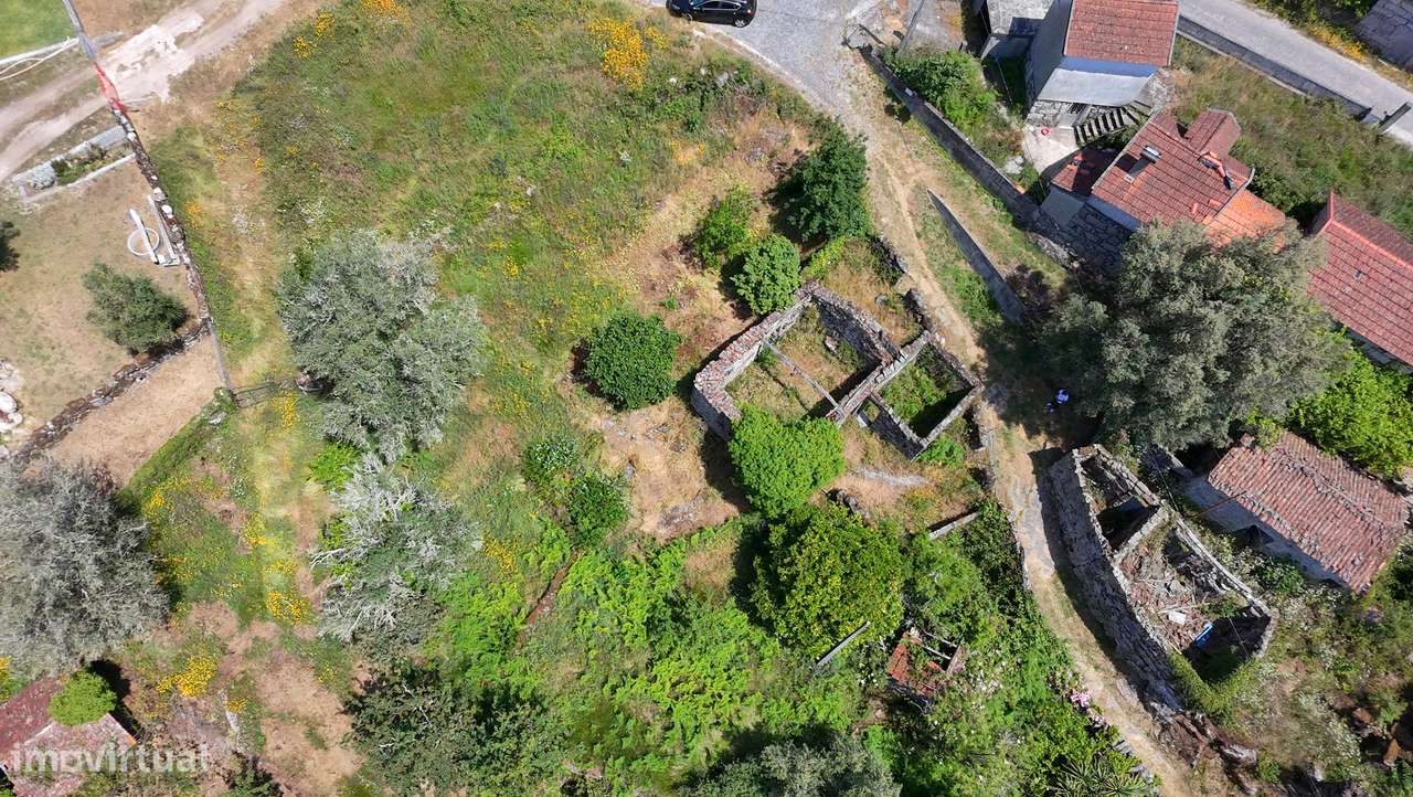 Terreno de 700m2 c/ Ruina-44