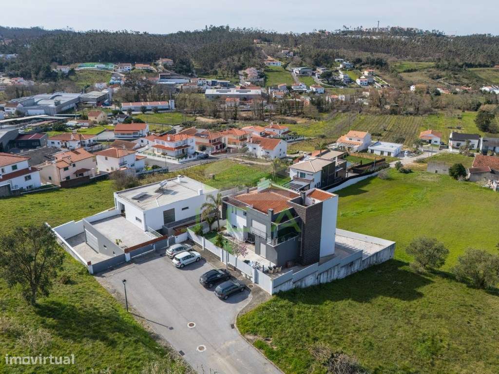 Moradia V4 isolada a 3min de Leiria-51