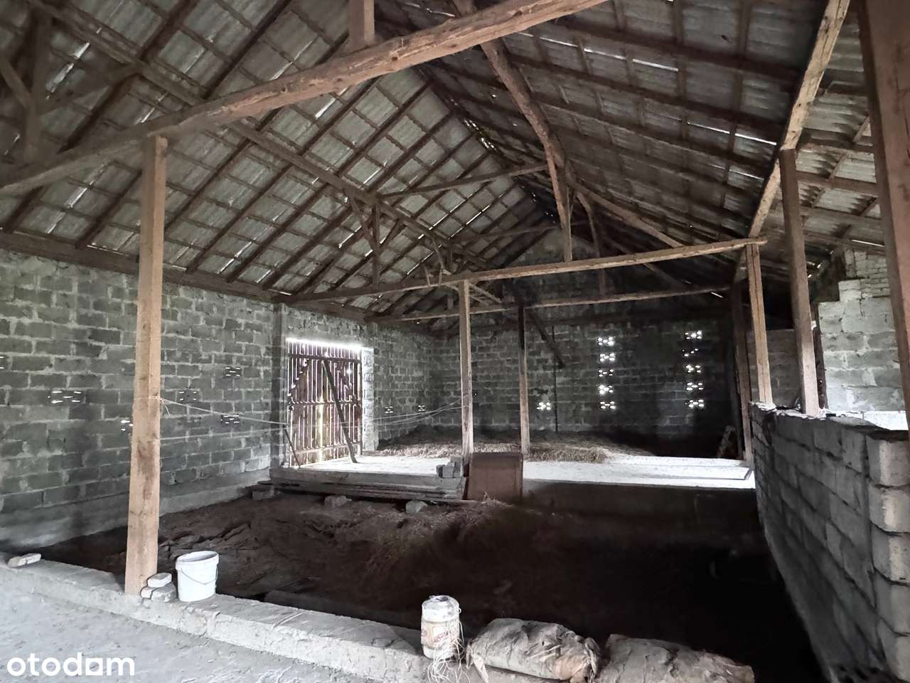 Dom z Potencjałem w Malowniczej Lokalizacji nad Rzeką-17