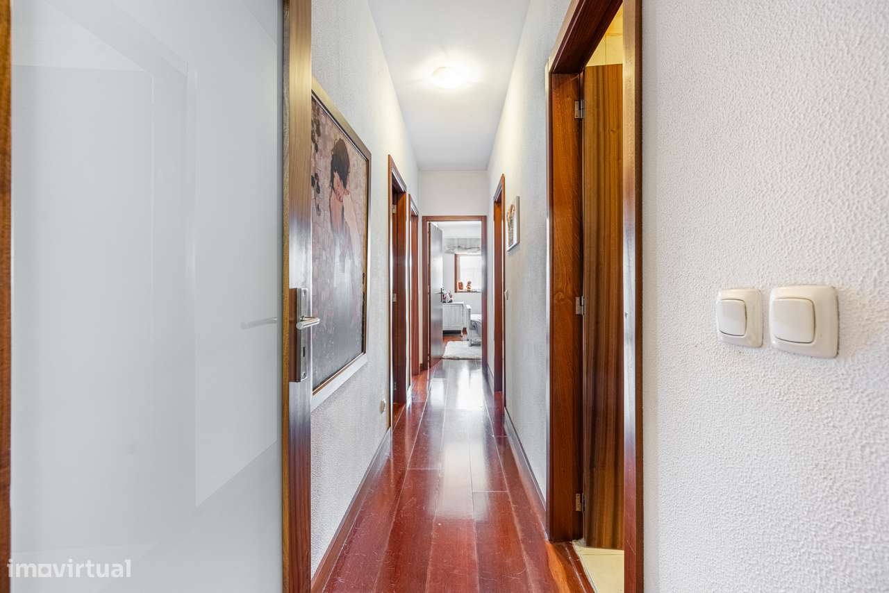 Apartamento T2+2 em plena Avenida da Liberdade-15