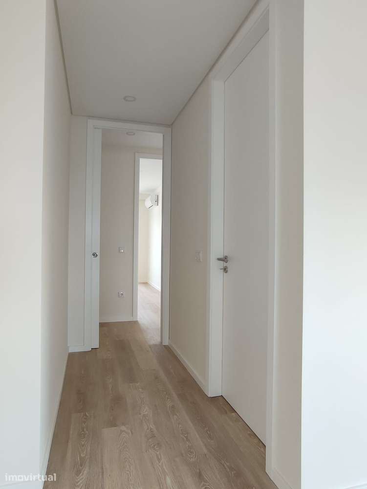 T2 Situada a apenas 5 minutos da estação de metro em Sto Ovidio - Grande imagem: 4/8