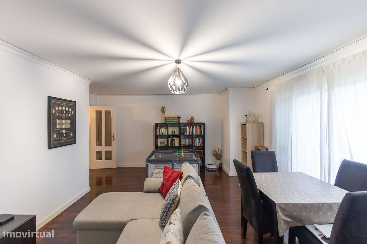 T1 com 2 varandas e lugar de garagem na Madalena-4