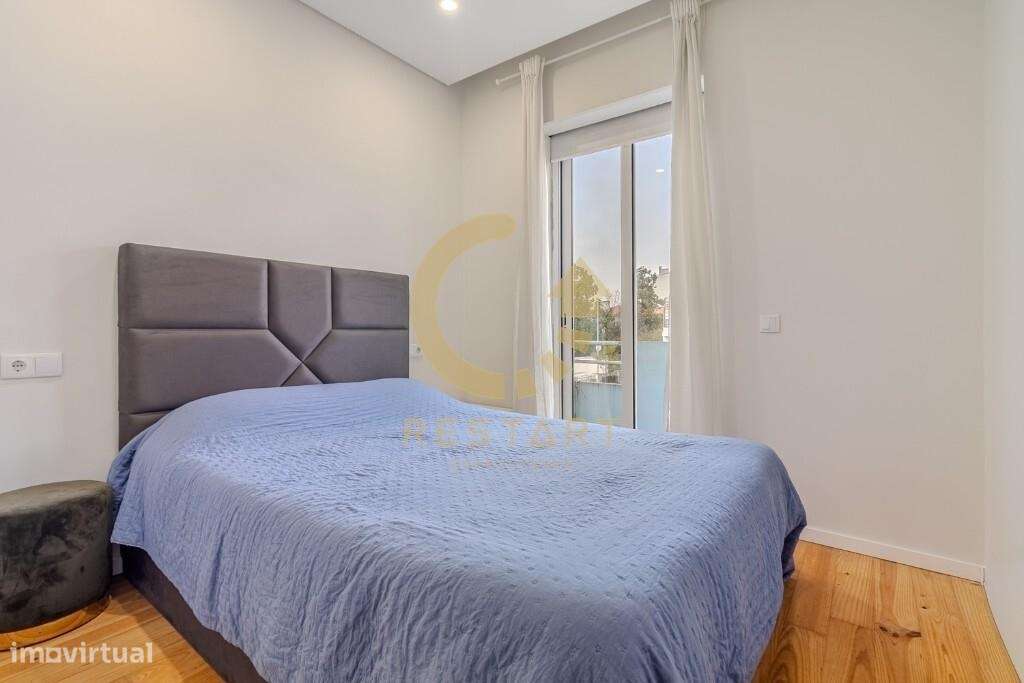 T2  Renovado para venda no Centro do Porto-12