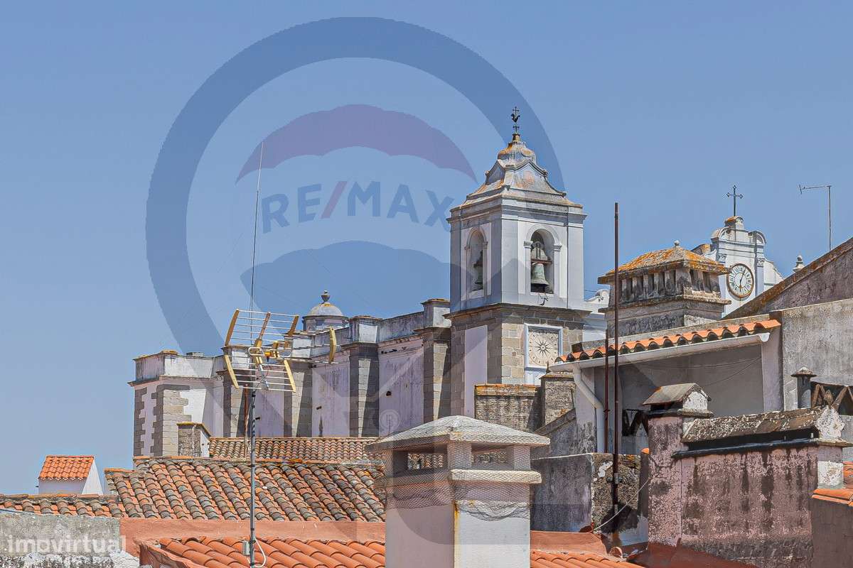 Moradia T3 Renovada no Centro Histórico de Évora – Charme Único-42