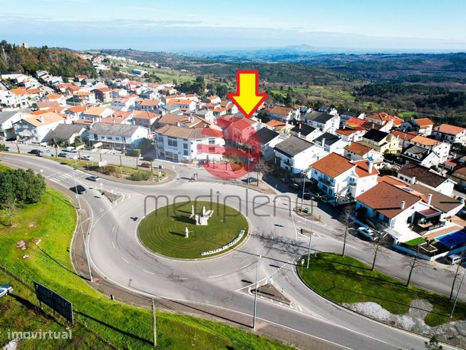 PRÉDIO C/ 4 FRAÇÕES AUTÓNOMAS + GARAGENS-20