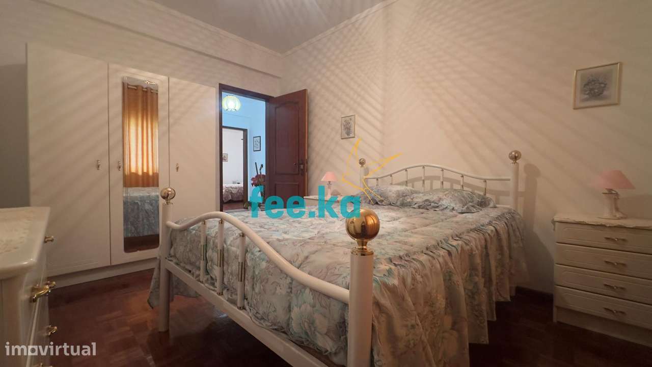 Apartamento T4 com Garagem-23