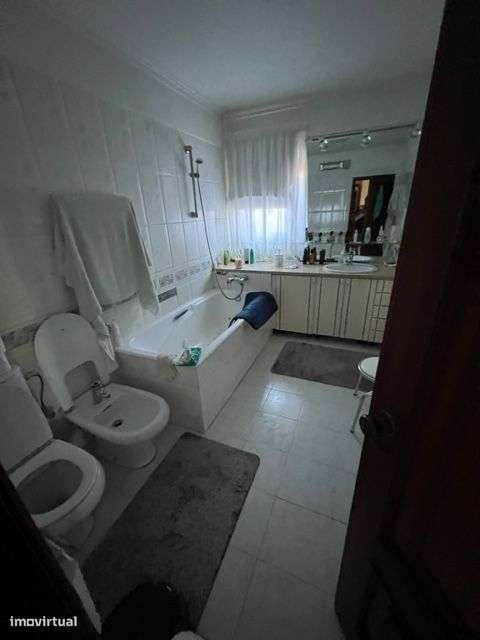 Excelente Moradia c/Piscina, Ringue desportivo, Garagem-36