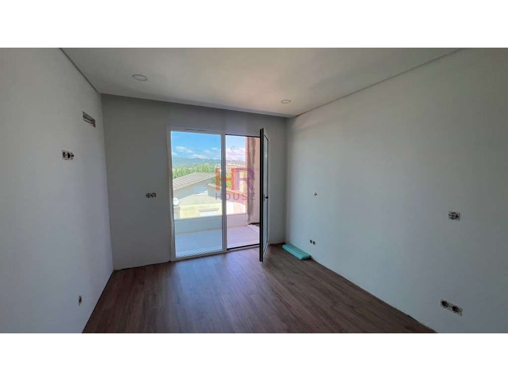 Vende-se T2 Ultimo andar - Terraço panorâmico-13