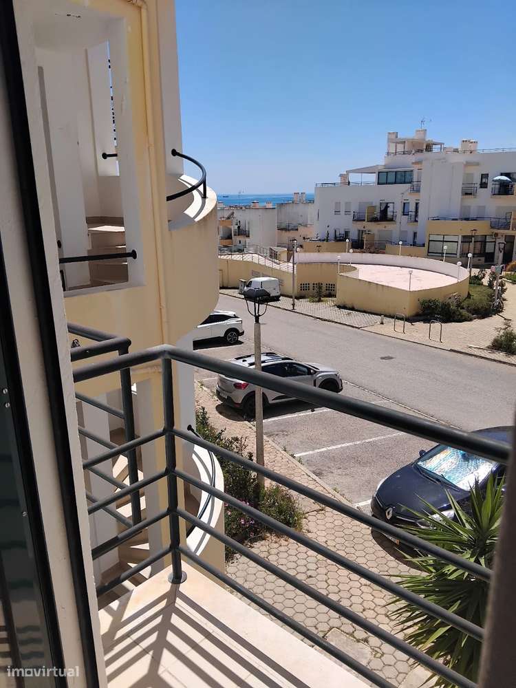 Exclusivo T2 com vista mar na Meia Praia-11