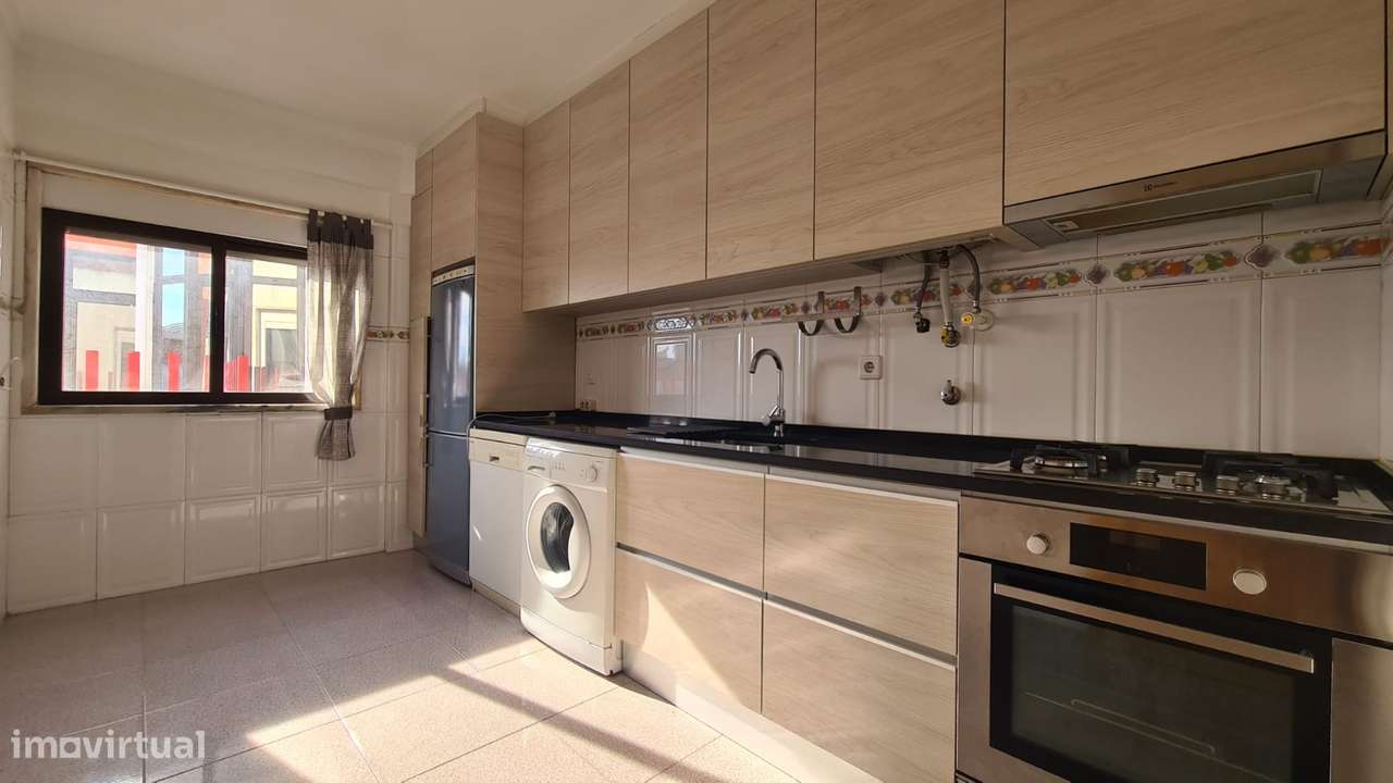 Grande Oportunidade - T2 |4º andar com arrecadação - Grande imagem: 3/11