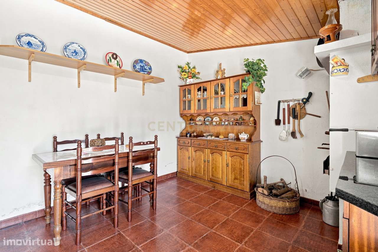 MORADIA TÉRREA T2+2 COM GARAGEM E PISCINA AQUECIDA, NA SILVEIRA, A 5 M-35