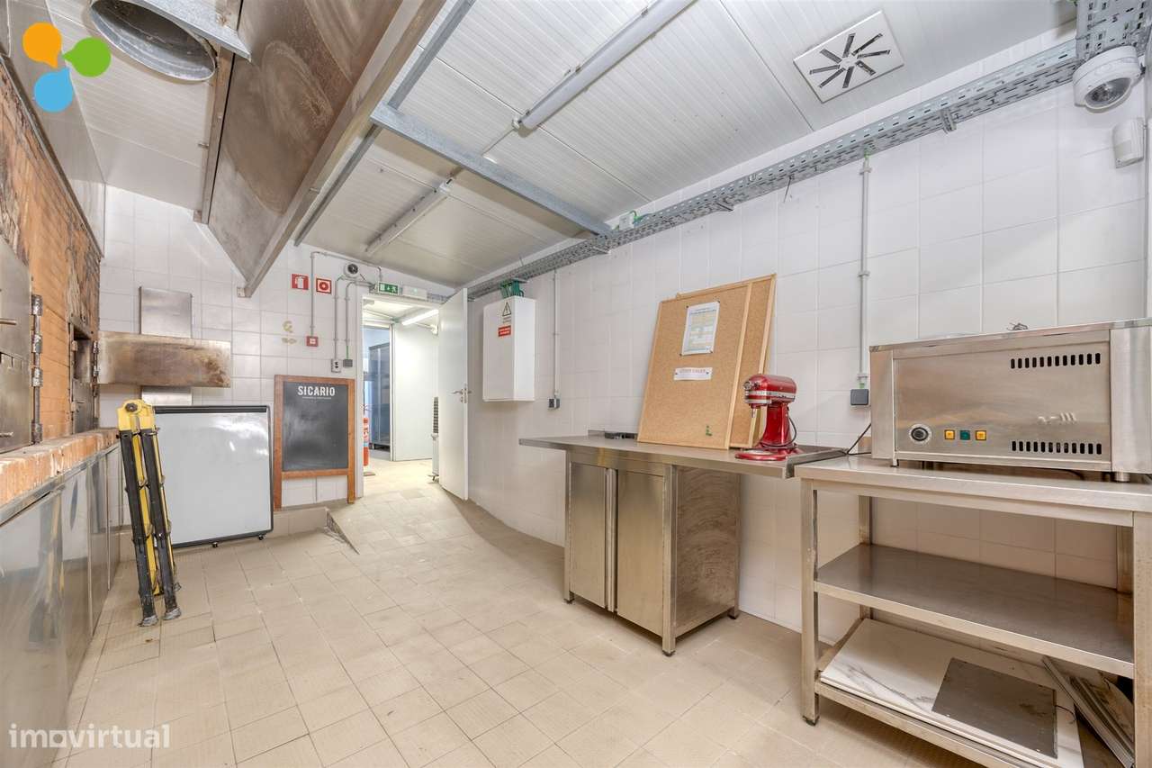 Restaurante Equipado e Pronto a Funcionar – Oportunidade de Investimen-29