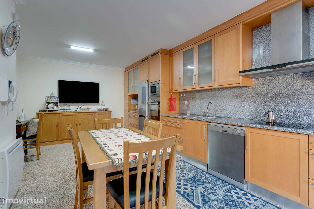 Moradia T3, Águas-furtadas + Cave com possibilidade +T1-20