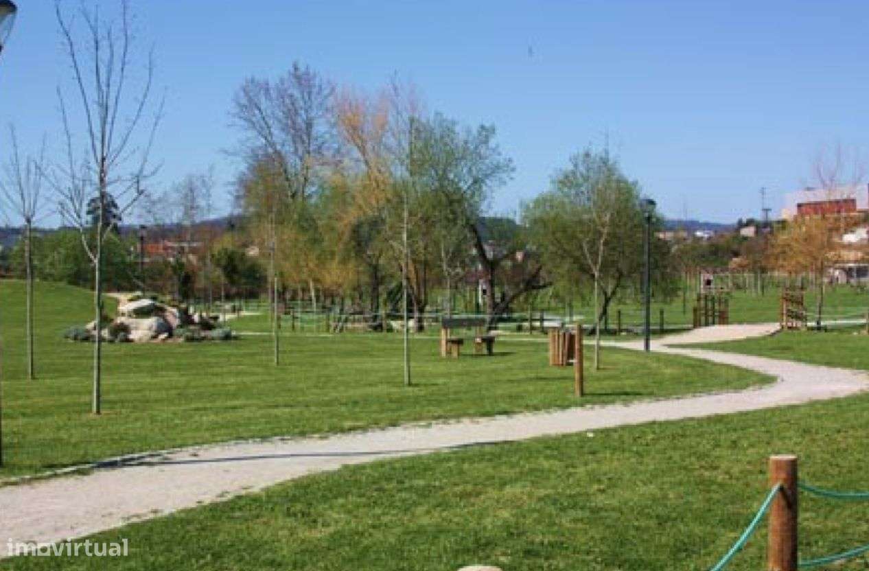 Lote de Terreno em loteamento junto da escola EB 2/3 - Bons Acessos-8