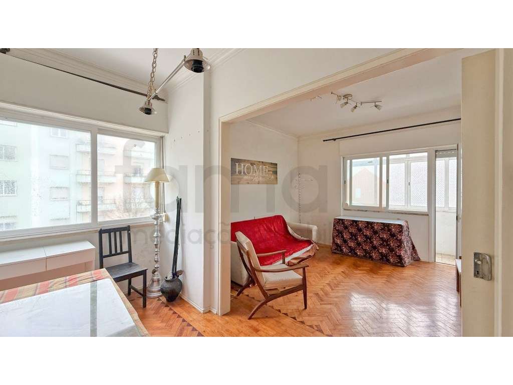 Apartamento T2 em Queluz, desocupado e com arrecadação e varandas - Grande imagem: 4/26