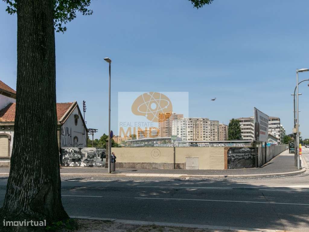 Venda Terreno Urbano Rua 5 de Outubro no Centro Histórico do Porto ...-2