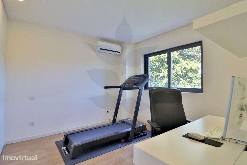 Apartamento T4 em Celeirós | 4 Suites | Garagem para 2 Viaturas-32