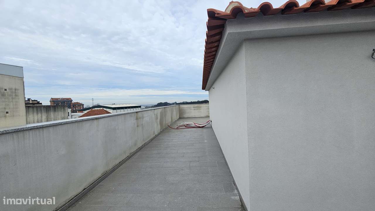 Apartamento | T2 | Duplex | Garagem fechada - Grande imagem: 3/25