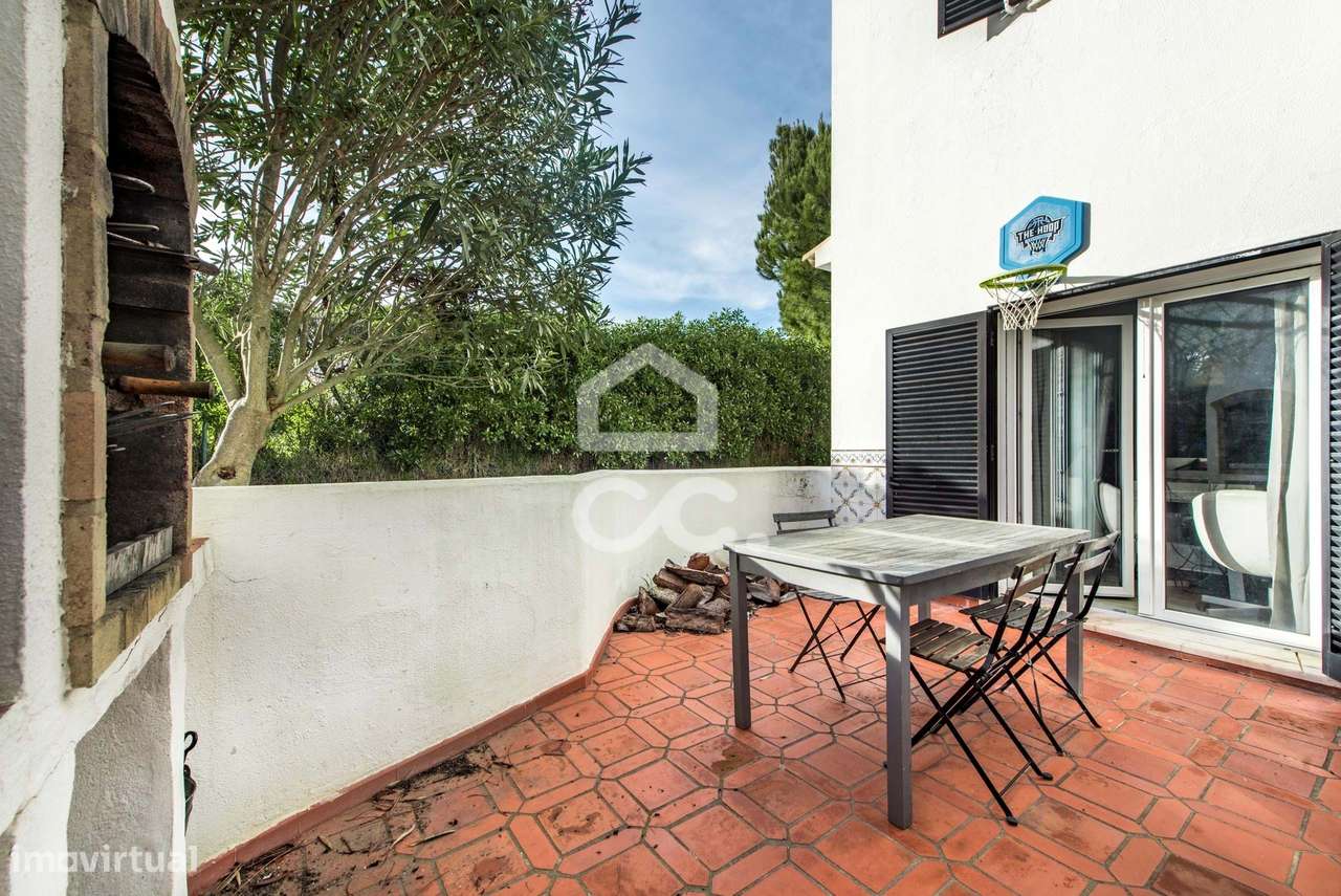 Moradia T4 independente com piscina e terreno em Alcantarilha-11