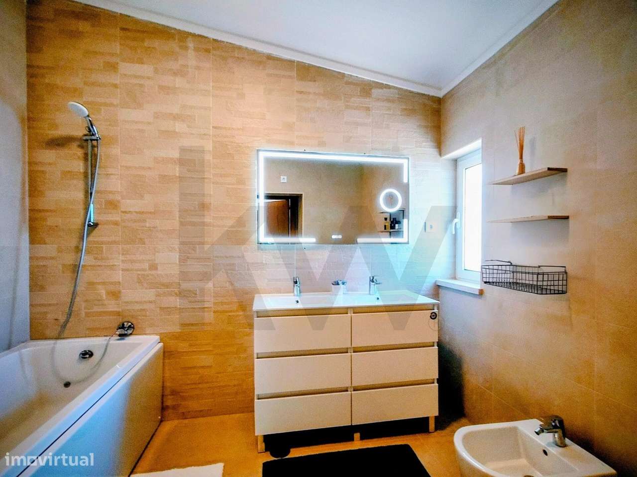 Moradia T4 Renovada em Pinheiros de Marim, Olhão-17