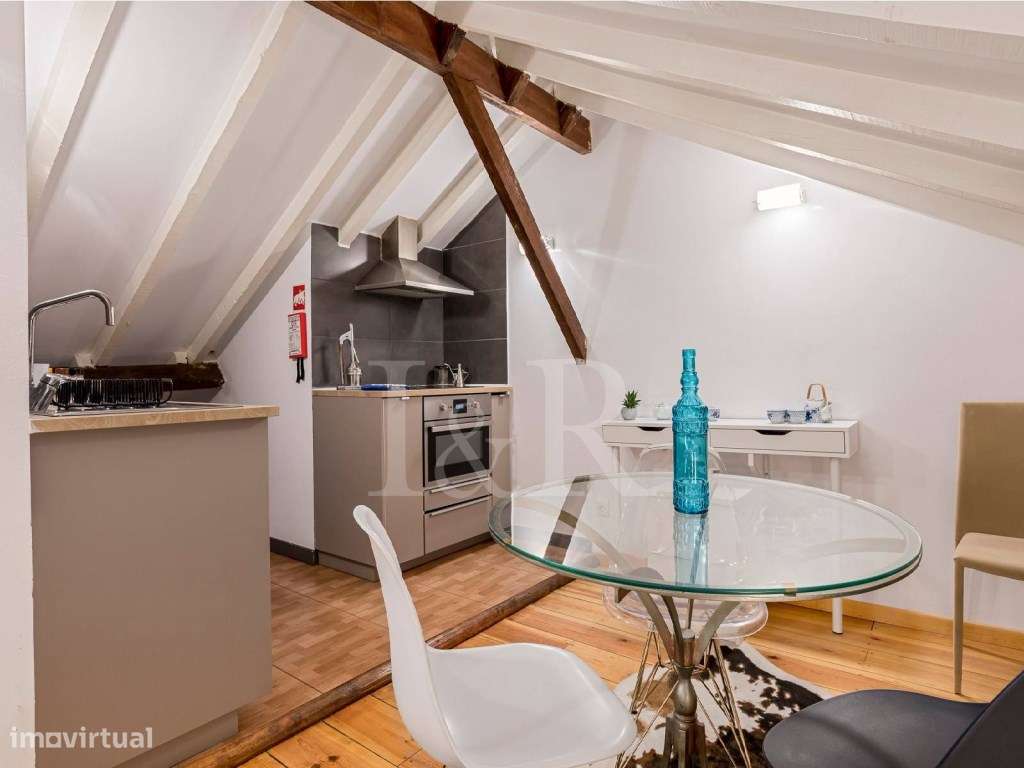 Apartamento T3 renovado e luminoso na Baixa de Lisboa-8