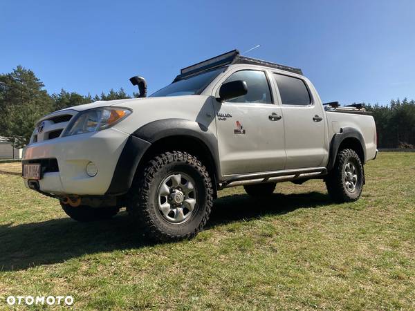 Toyota Hilux 2.5 D-4D SR5 - 9