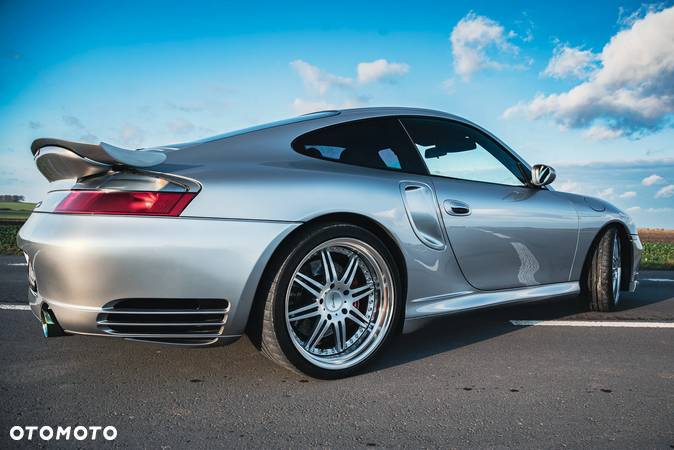 Porsche 911 Turbo - 5