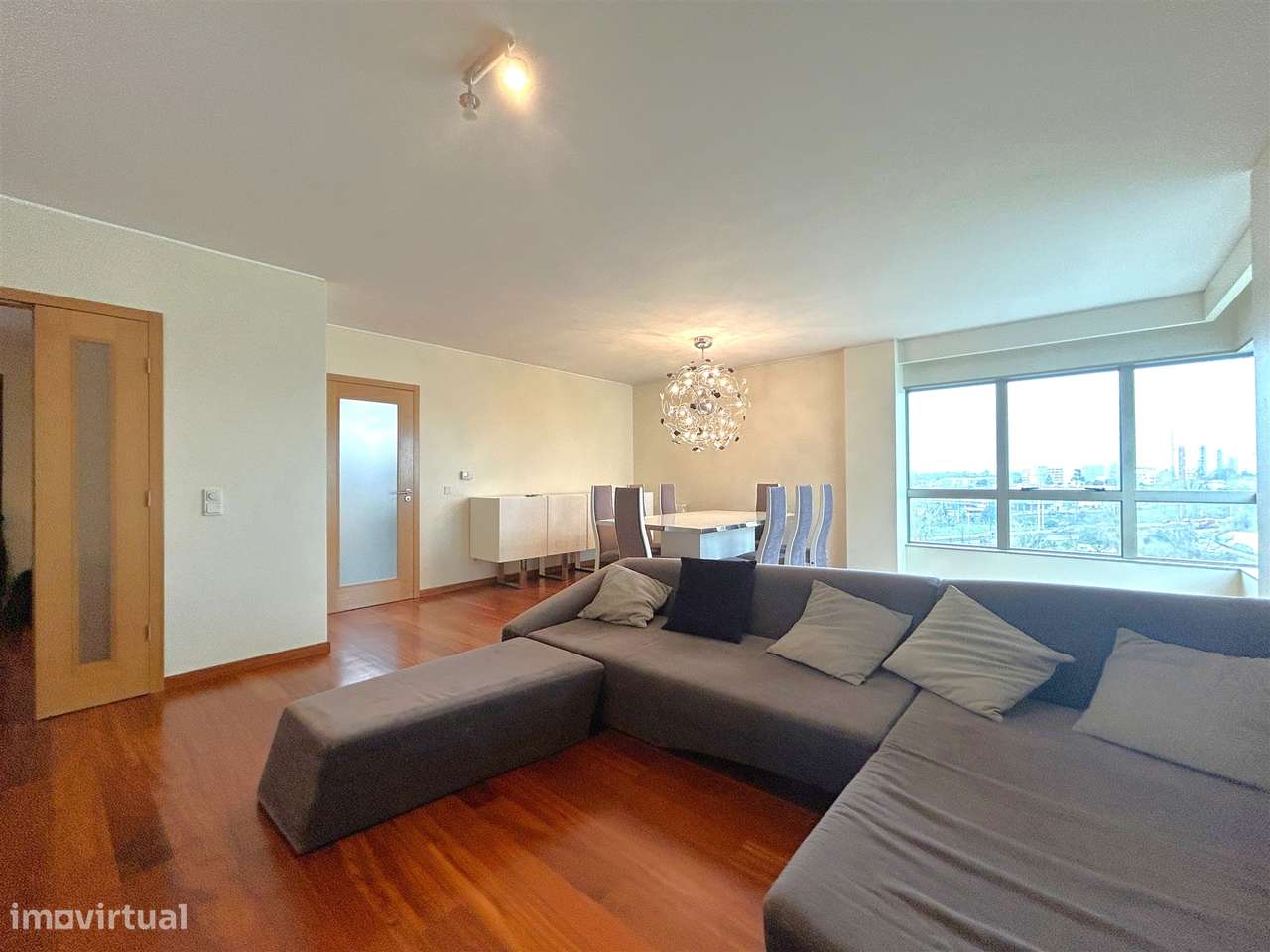 T3 com Garagem e Excelente Luminosidade no Bessa - Grande imagem: 3/26