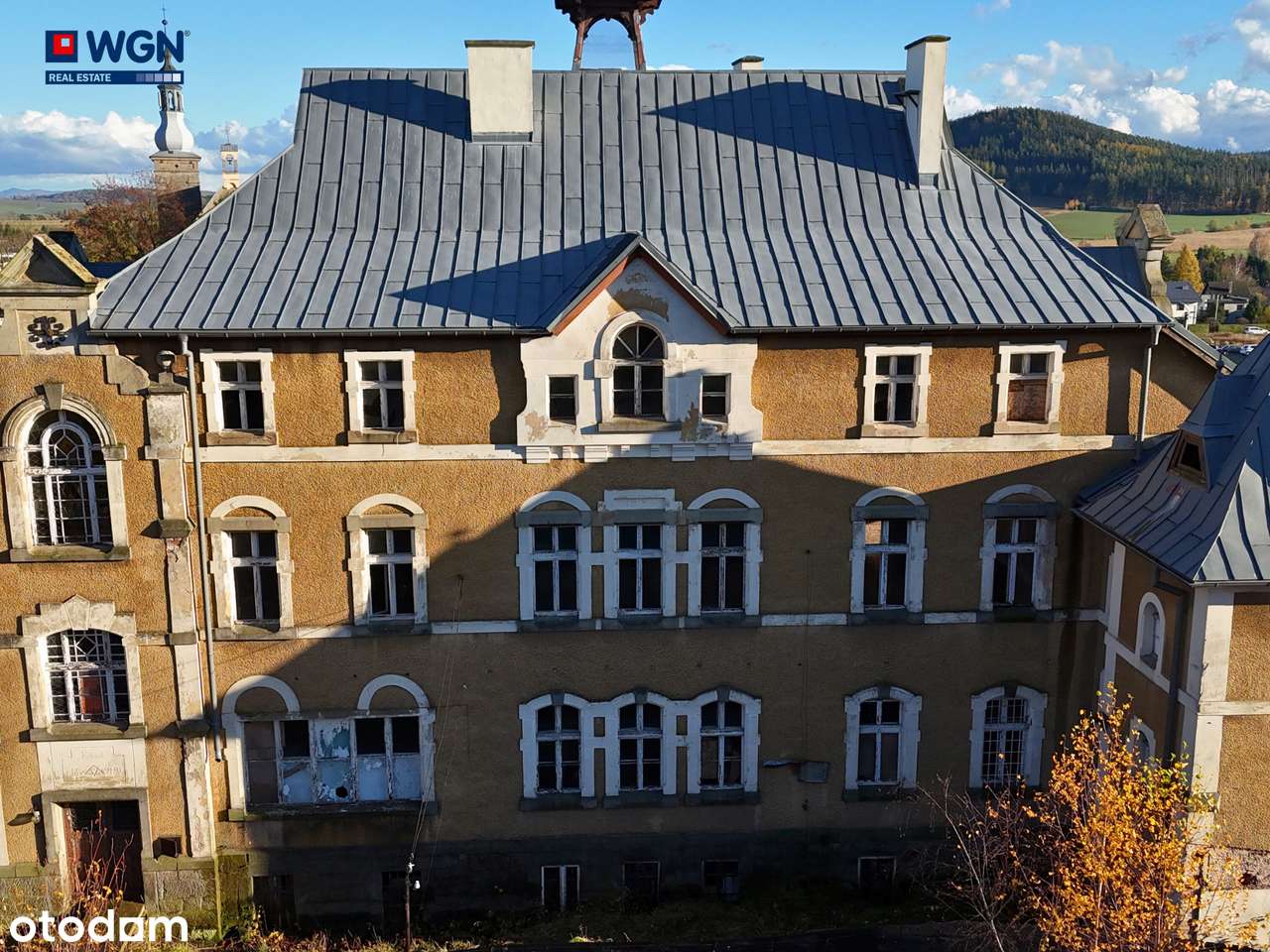 Zabytkowy pałac - dawny szpital - na sprzedaż.-2