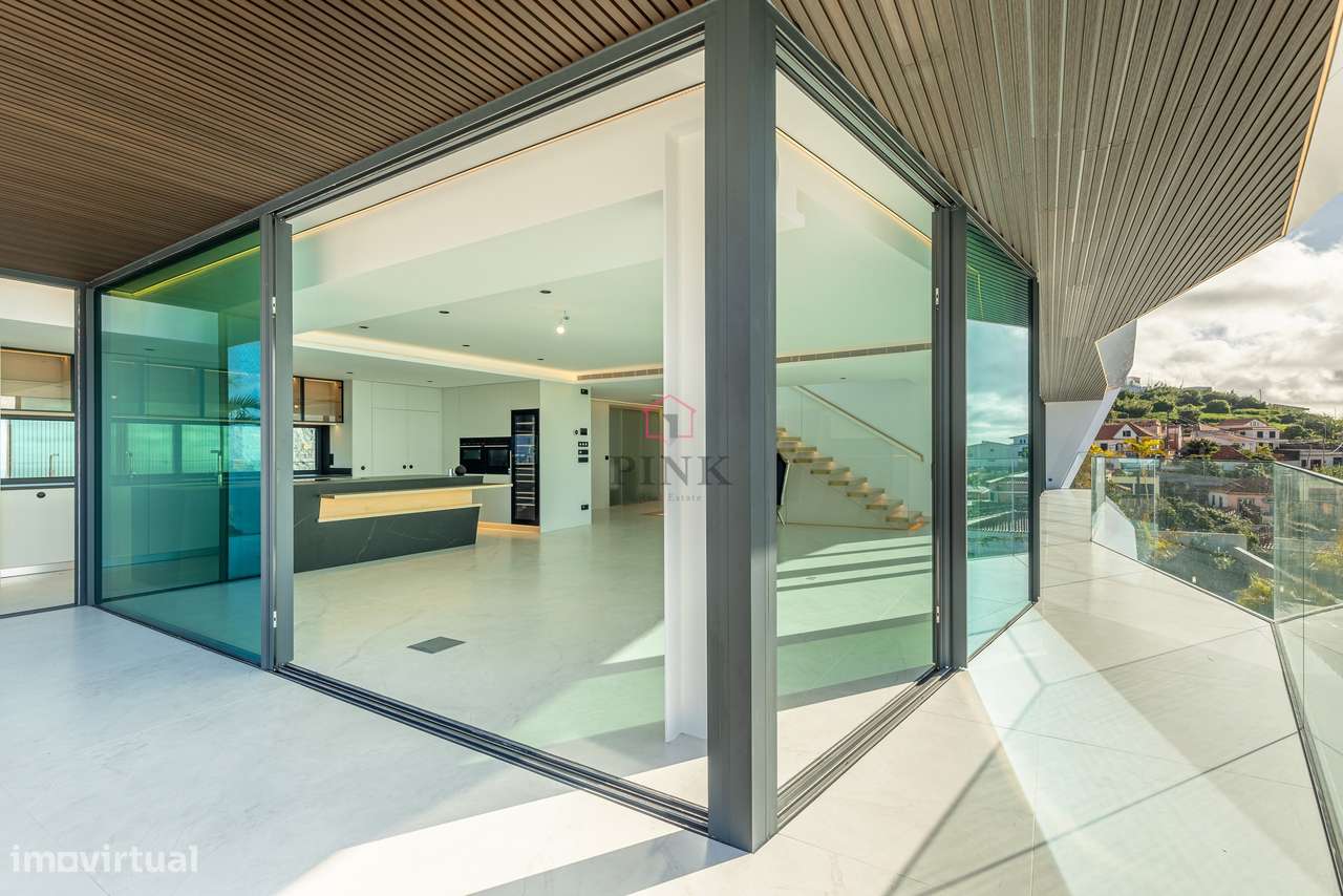 Moradia de Luxo com Piscina - T4 no Funchal-22