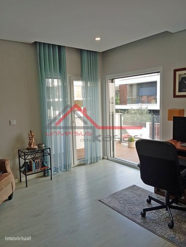 Moradia T4 com Jardim e Parqueamento na Marisol, Corroios-33