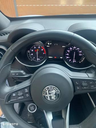 Alfa Romeo Stelvio 2.0 Turbo 16V AT8-Q4 Ti - 12